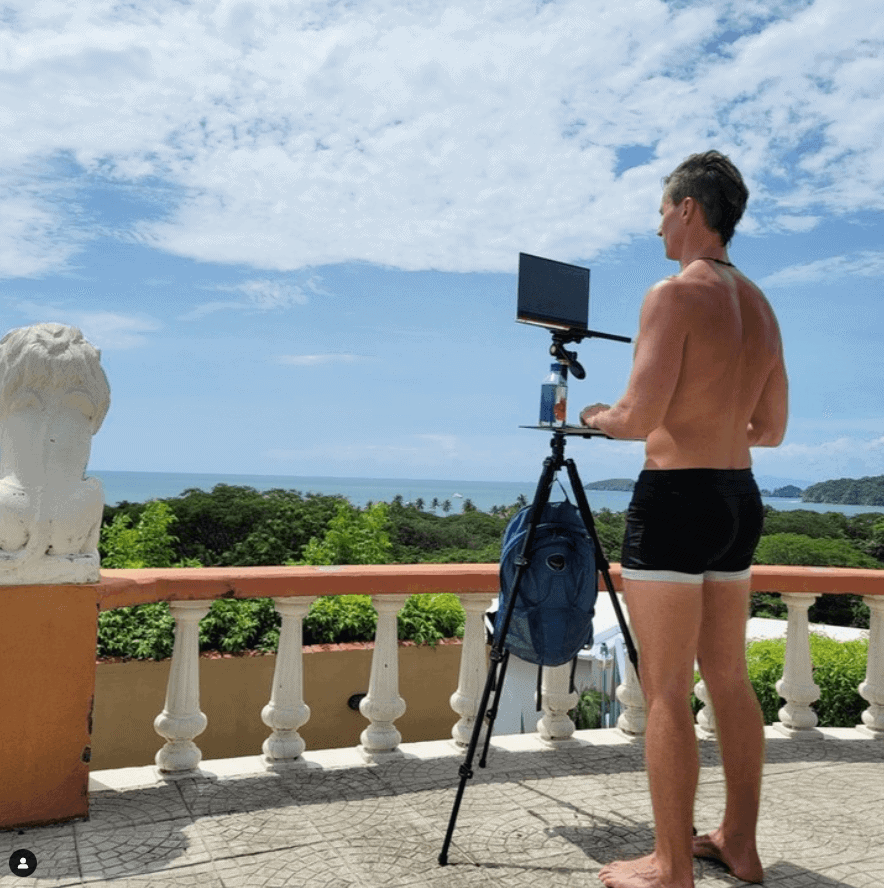 Work on the balcony with a StandMore travel desk